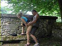 Quickie Sex im Park mit Ficken und Blasen