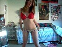 Joelina (18) strippt privat vor ihrer Webcam