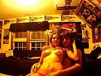 Junges Paar beim Sex vor der Webcam