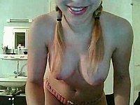 Blondes Webcam Luder mit geilen Titten