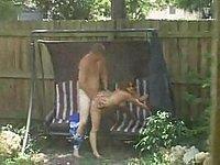 Nachbarn heimlich beim Sex im Garten gefilmt