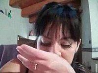 Geiler Blowjob mit Cumshot auf ihre Titten