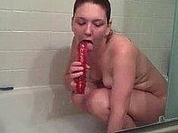 Dildo Sex in der Badewanne