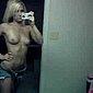 Sexy Blondine filmt sich selbst Privat nackt im Bad