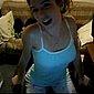 Geiles Mdchen beim Privat Strip vor ihrer Webcam