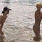 Zwei geile Mdchen beim Nacktbaden