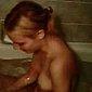 M�dchen (18) nackt in der Badewanne